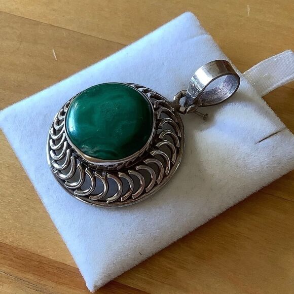 NWOT STERLING SILVER 925 GREEN TURQUOISE ROUND PENDANT - Picture 6 of 10